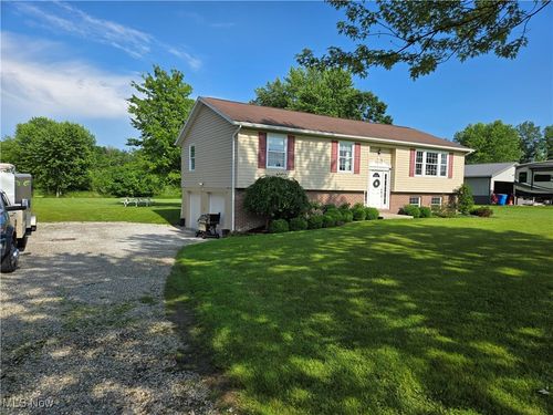 16535 Hosmer Road, Middlefield, OH, 44062 | Card Image