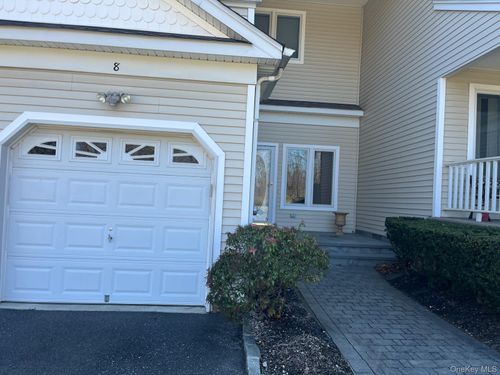 8 Lindbergh Cir, Huntington, NY, 11743-5368 | Card Image