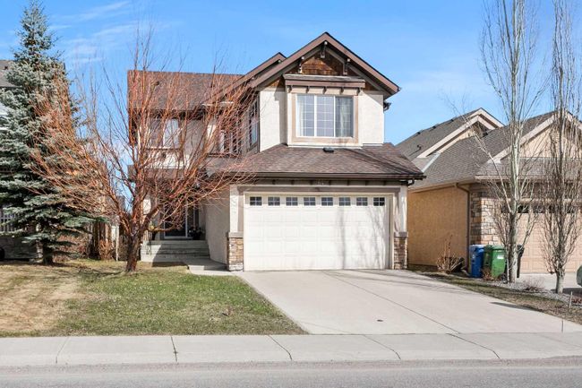 84 Everbrook Drive Sw, Home with 3 bedrooms, 2 bathrooms and 4 parking in Calgary AB | Image 2