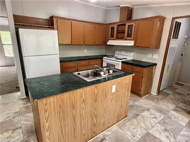 Kitchen | Image 6