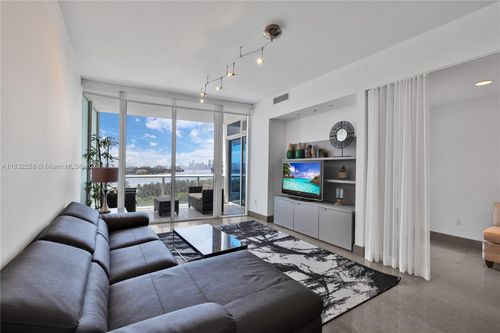 apt-902-100 S Pointe Dr, Miami Beach, FL, 33139-7366 | Card Image