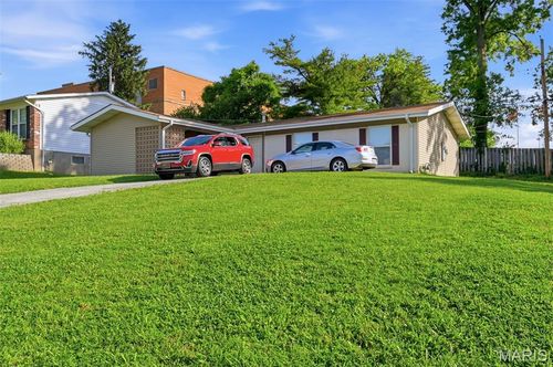 12925 Fernway Lane, Creve Coeur, MO, 63141 | Card Image