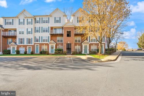 301-12739 Fair Crest Ct, FAIRFAX, VA, 22033-3860 | Card Image