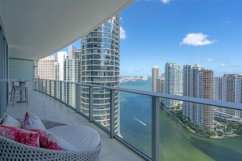 3407-200 Biscayne Boulevard Way, Miami, FL, 33131-2160 | Card Image