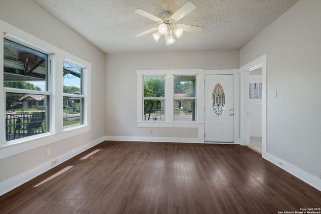 310 Mary St, House other with 3 bedrooms, 2 bathrooms and null parking in San Antonio TX | Image 11