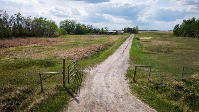 240141 Range Road 274, House other with 3 bedrooms, 1 bathrooms and 10 parking in Rocky View County AB | Image 8
