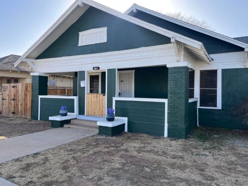 605 S 10th St, Slaton, TX, 79364-5228 | Card Image