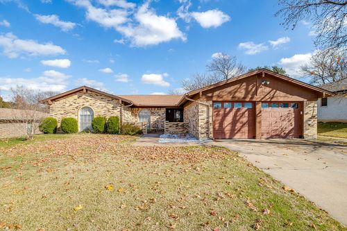 6805 Winifred Dr, Fort Worth, TX, 76133-5035 | Card Image