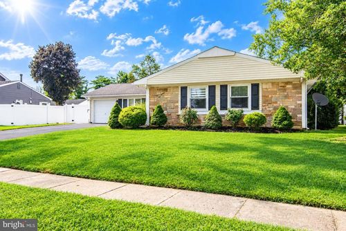 28 Gimble Ln, Willingboro, NJ, 08046-3208 | Card Image