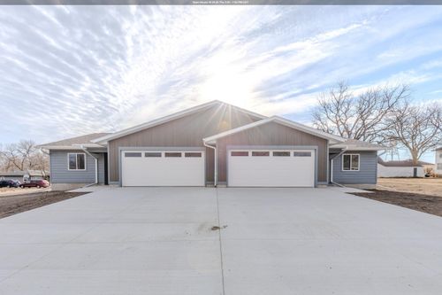 306 W 1st St, Lake Park, IA, 51347-7764 | Card Image