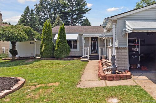 39529 Camp St, Harrison Township, MI, 48045-1715 | Card Image