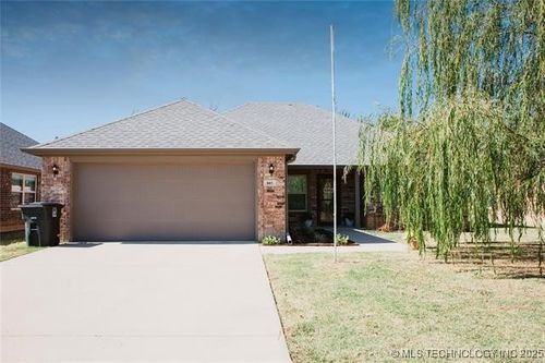 841 Annas Way, Durant, OK, 74701-5092 | Card Image