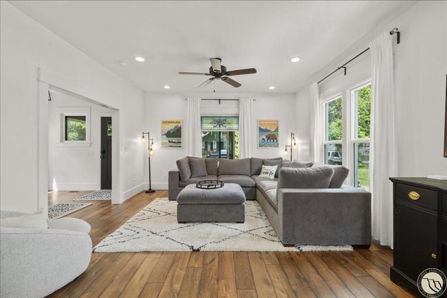 Living Room - Main | Image 7