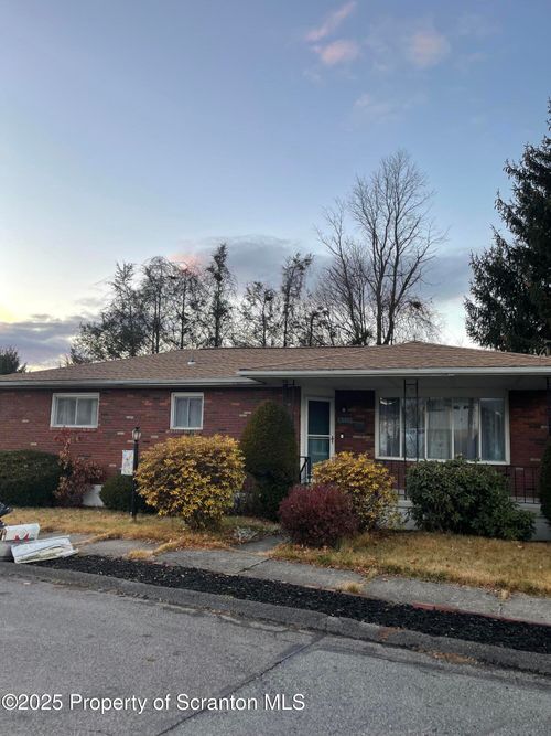 811 Hill St, Throop, PA, 18512-1020 | Card Image