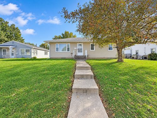 1541 Florence Ln, Davenport, IA, 52804-2110 | Card Image