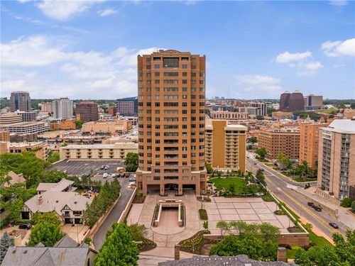 2032-400 W 49th Ter, Kansas City, MO, 64112-2532 | Card Image