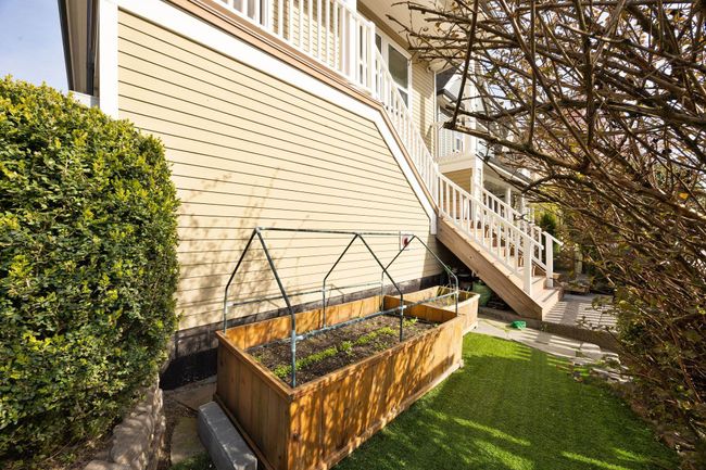 880 Gore Ave, Townhouse with 3 bedrooms, 2 bathrooms and 1 parking in Vancouver BC | Image 22