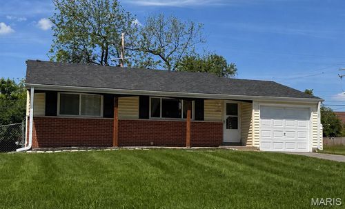 11093 Saturn Dr, Maryland Heights, MO, 63043-1930 | Card Image