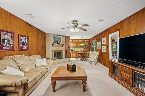 1118 S Amy Dr, Deer Park, TX, 77536-4312 | Card Image