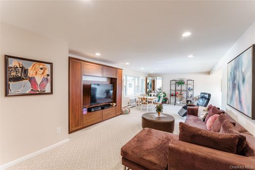 f6-200 South Middle Neck Road, North Hempstead, NY, 11021 | Card Image