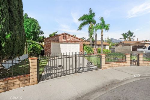 327 Flaxton St, Pomona, CA, 91767-1452 | Card Image