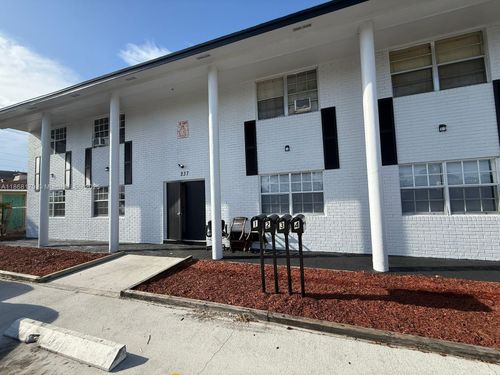 apt-1-237 W Blue Heron Blvd, Riviera Beach, FL, 33404-4467 | Card Image