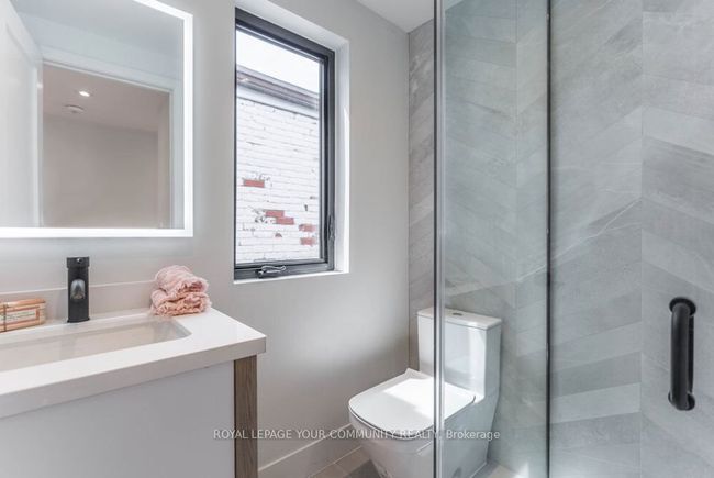 38 Ulster St, House attached with 4 bedrooms, 4 bathrooms and null parking in Toronto ON | Image 5
