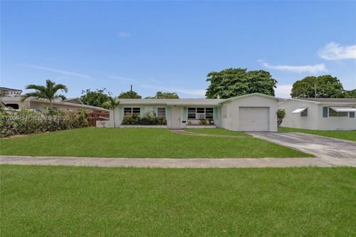 420 Sw 71st Way, Pembroke Pines, FL, 33023-1062 | Card Image