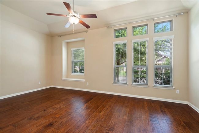 The primary bedroom is generously sized! | Image 9