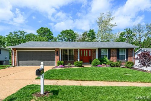 5639 Chalet Manor Ct, Saint Louis, MO, 63129-4106 | Card Image