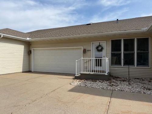 1004 W Lake Blvd, Winona, MN, 55987-5369 | Card Image