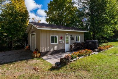 1043 Peter St W, House other with 3 bedrooms, 3 bathrooms and 12 parking in Oro Medonte ON | Image 2