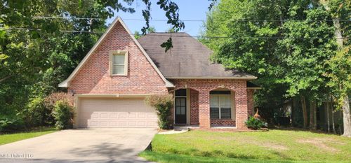 682 Hilo Way, Diamondhead, MS, 39525-3889 | Card Image