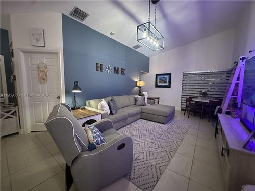 95-6795 Sw 152nd Ct, Miami, FL, 33193-2217 | Card Image