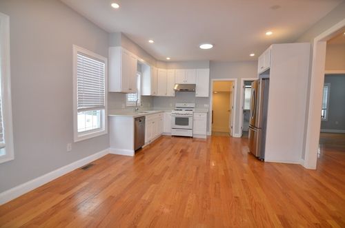 1-2 Antwerp St, Milton, MA, 02186-5003 | Card Image
