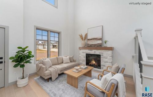 8611 W Shoreline Pl, Sioux Falls, SD, 57107-8515 | Card Image