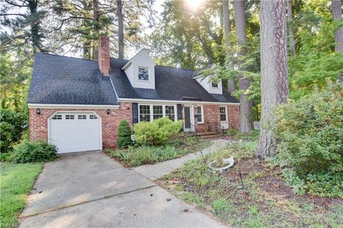 418 Pin Oak Rd, Newport News, VA, 23601-3629 | Card Image