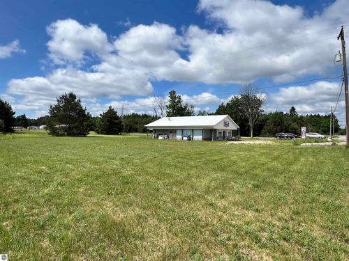 6020 E 34 Rd, Cadillac, MI, 49601-9061 | Card Image