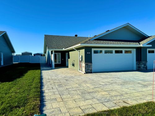20 Golf Ave, Kapuskasing, ON, P5N3J6 | Card Image