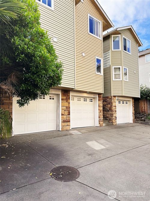 d-9307 Linden Ave N, Seattle, WA, 98103-3295 | Card Image
