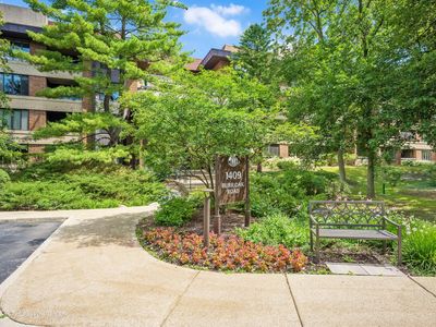 309A - 1409 Burr Oak Road, Condo with 3 bedrooms, 2 bathrooms and 3 parking in Hinsdale IL | Image 1