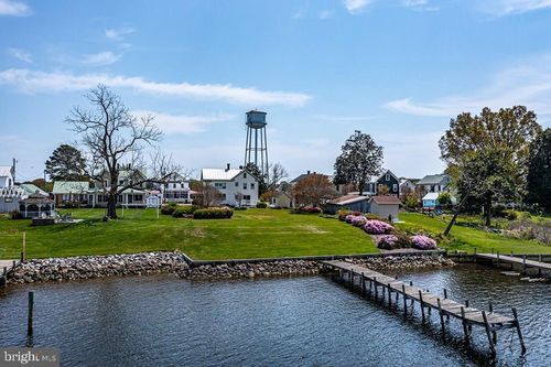 742 Main St, Reedville, VA, 22539-4500 | Card Image