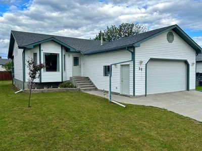 30 Stephens Cres, House detached with 5 bedrooms, 3 bathrooms and 4 parking in Whitecourt AB | Image 1