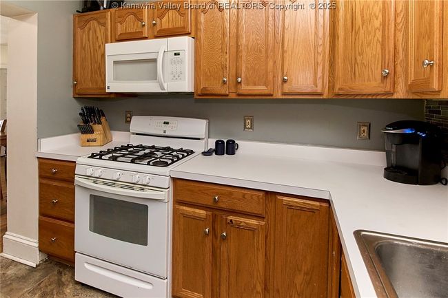 APT-231 - 1313 Lee St E, Condo with 2 bedrooms, 2 bathrooms and null parking in Charleston WV | Image 16