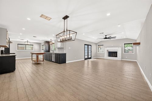 809 Bernard Ave, Rosenberg, TX, 77471-5717 | Card Image