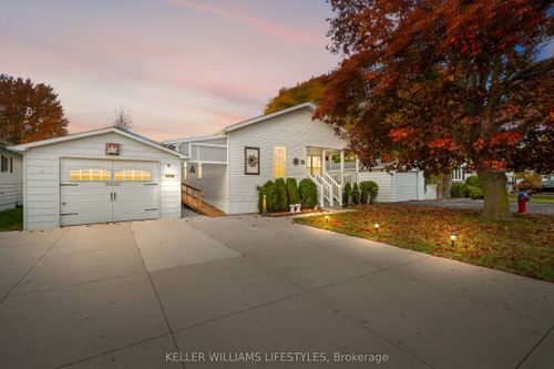 {{alt}} | Card Image