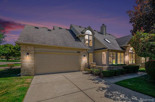16816 Pebble Ct, Macomb, MI, 48042-1113 | Card Image