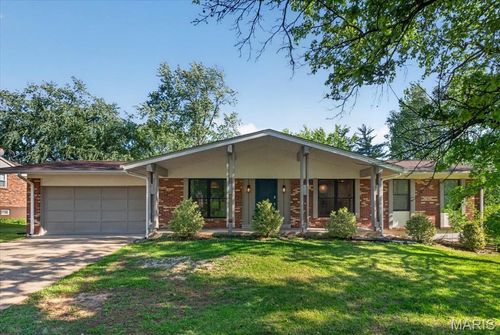 1022 Stuyvesant Ln, Ballwin, MO, 63011-3615 | Card Image