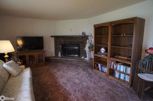 213 Bicentennial Ct, Webster City, IA, 50595-3103 | Card Image
