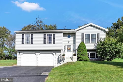 1718 Running Deer Dr, AUBURN, PA, 17922-9333 | Card Image